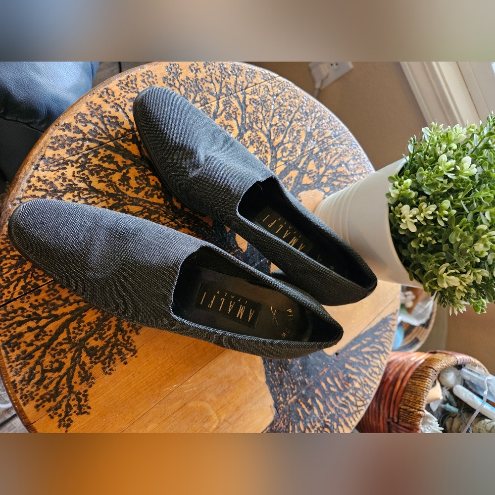 Amalfi pillow block heel dark gray pump